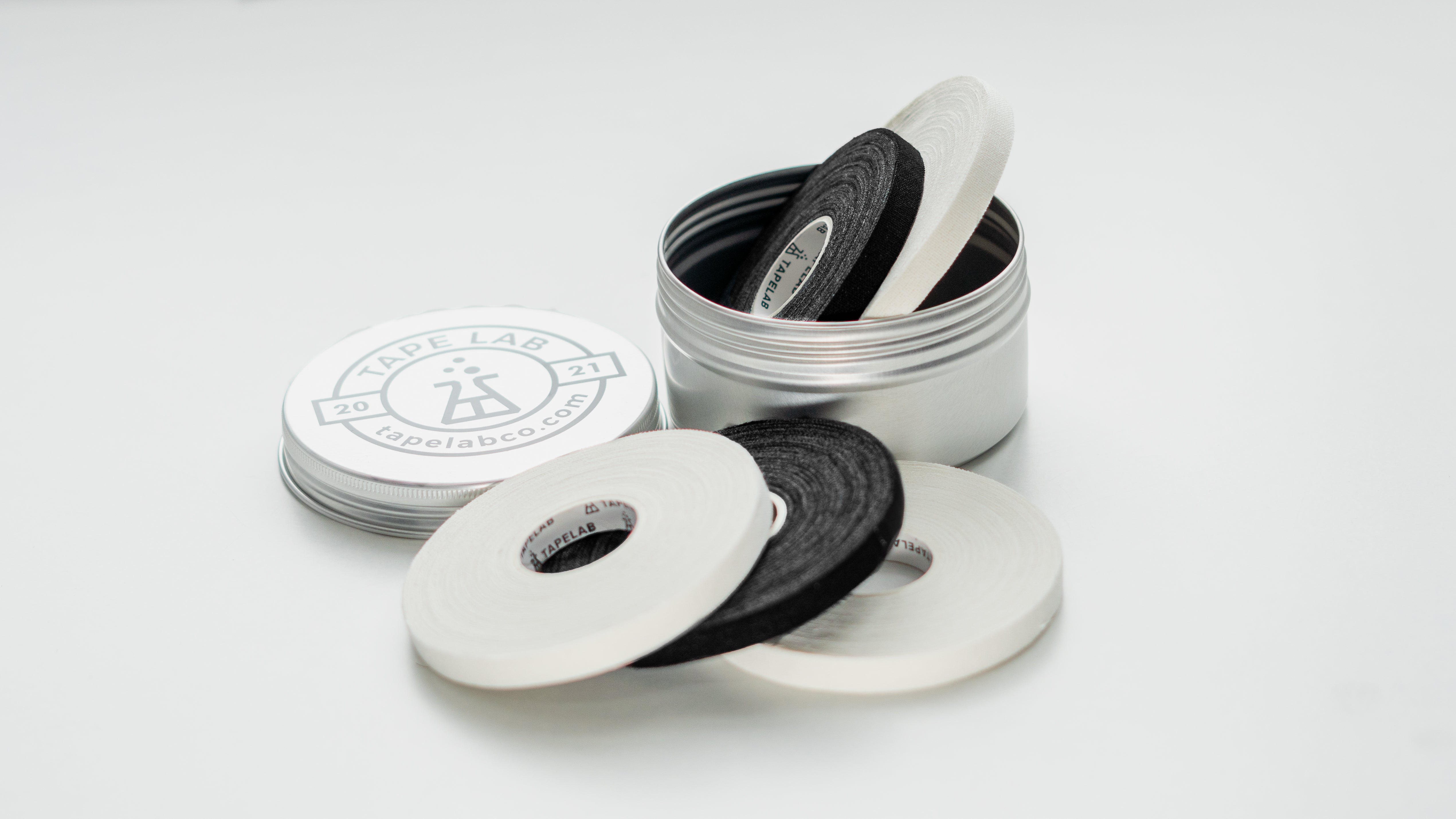 TAPE LAB Лента за пръсти Yin-Yang 2.0 (3x бели + 2x черни + сребриста кутия за съхранение)