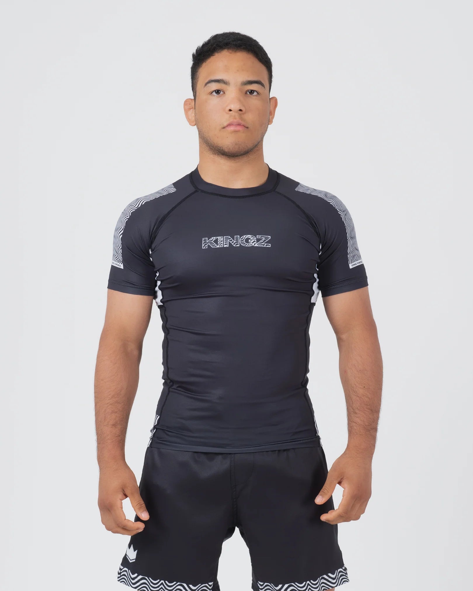 Къса тениска Rashguard KINGZ Flow - Черна