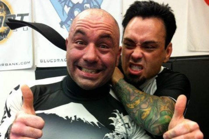 Joe Rogan explica de ce considera ca Jiu Jitsu este mai bun decat striking-ul pentru autoaparare