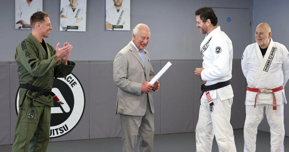 Reactia amuzanta a Regelui Charles dupa ce a primit centura alba la Jiu-Jitsu