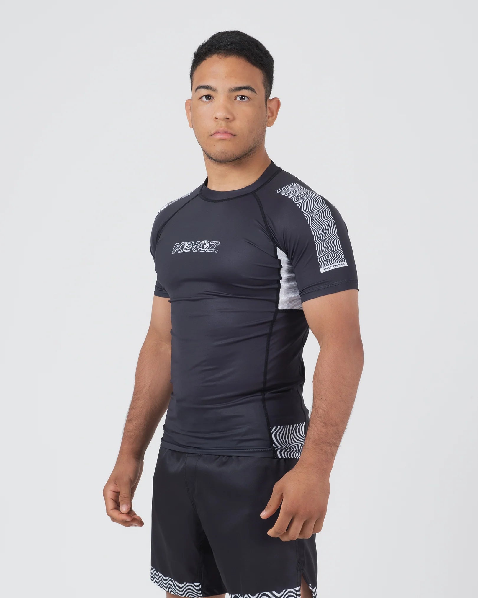 Къса тениска Rashguard KINGZ Flow - Черна