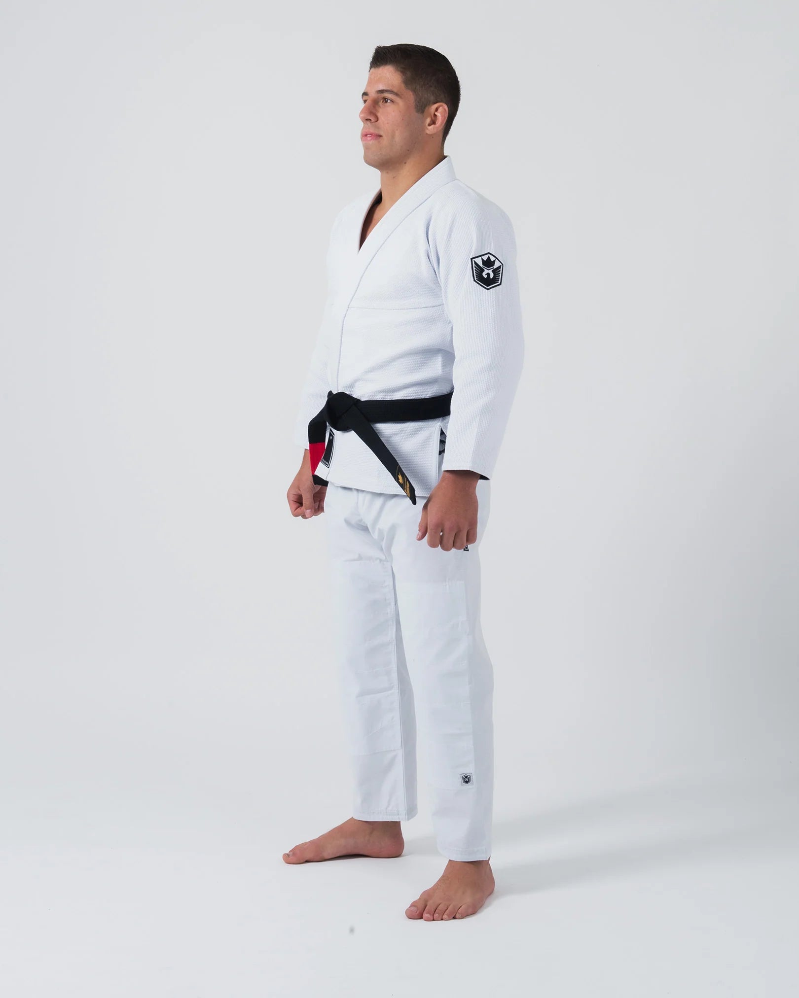 Kimono Brazilian Jiu Jitsu Balistico 4.0 poza facuta pe un model din lateral-fata-dreapta