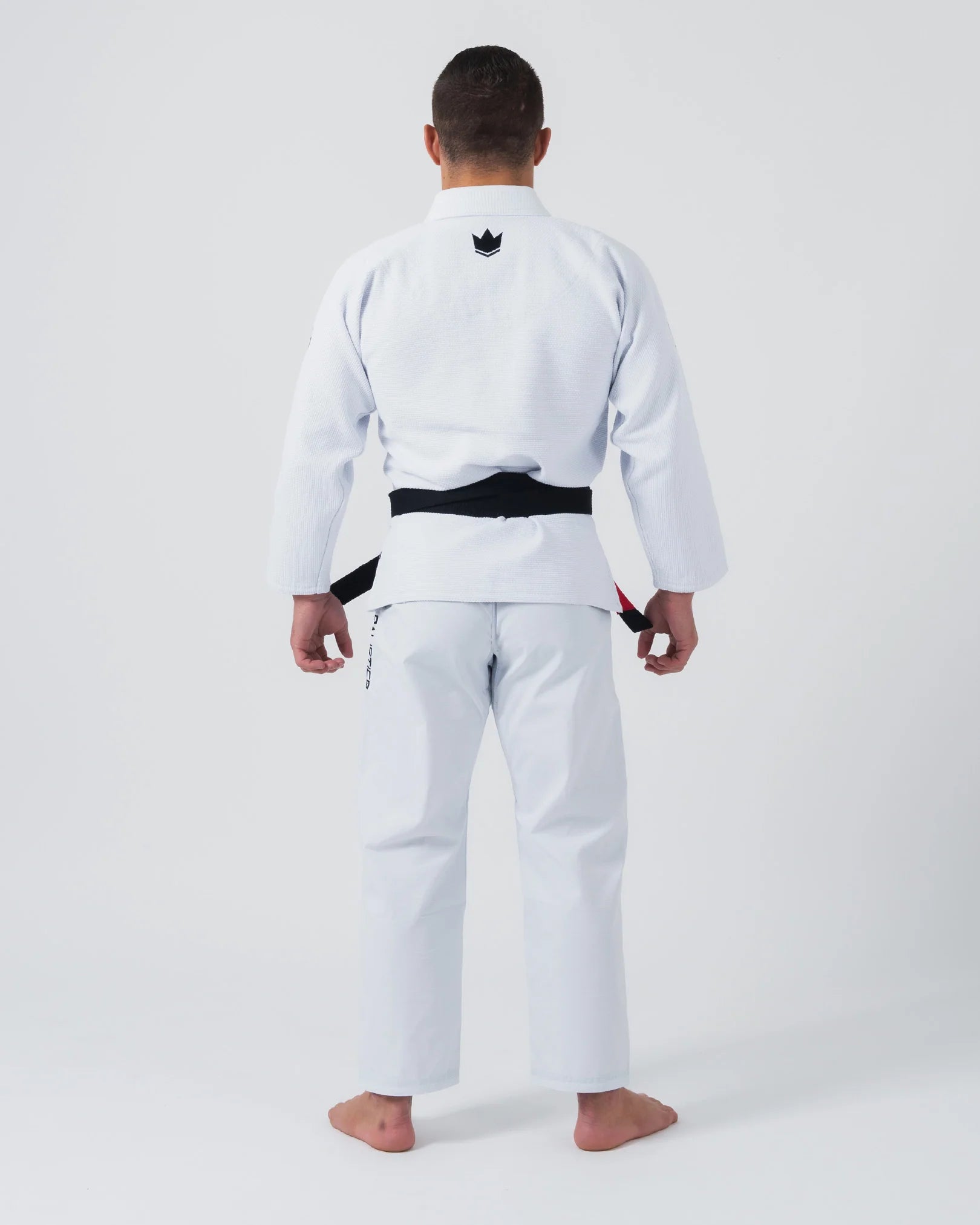 Kimono Brazilian Jiu Jitsu Balistico 4.0 poza facuta de la distanta pe un model din spate