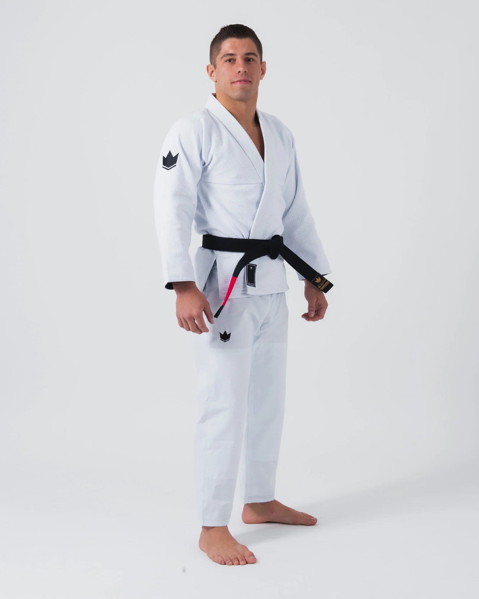 Kimono Brazilian Jiu Jitsu Balistico 4.0 poza facuta pe un model din lateral-fata-dreapta