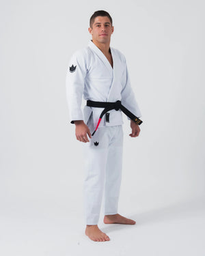 Kimono Brazilian Jiu Jitsu Balistico 4.0 poza facuta pe un model din lateral-fata-dreapta
